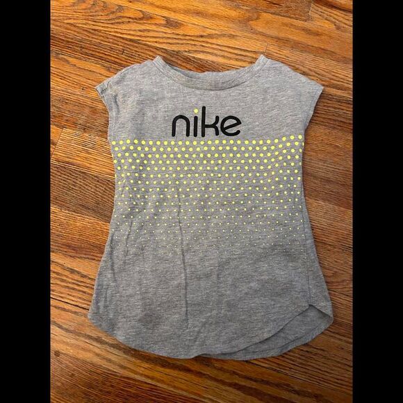 Nike Girls' Short Sleeve Gray Graphic Tee 4T - Picture 1 of 2